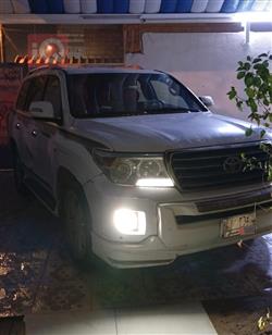 تۆیۆتا لاند کروزەر